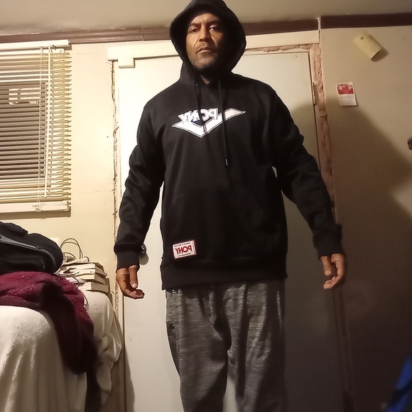 Sweaters - Picture 5 of 5